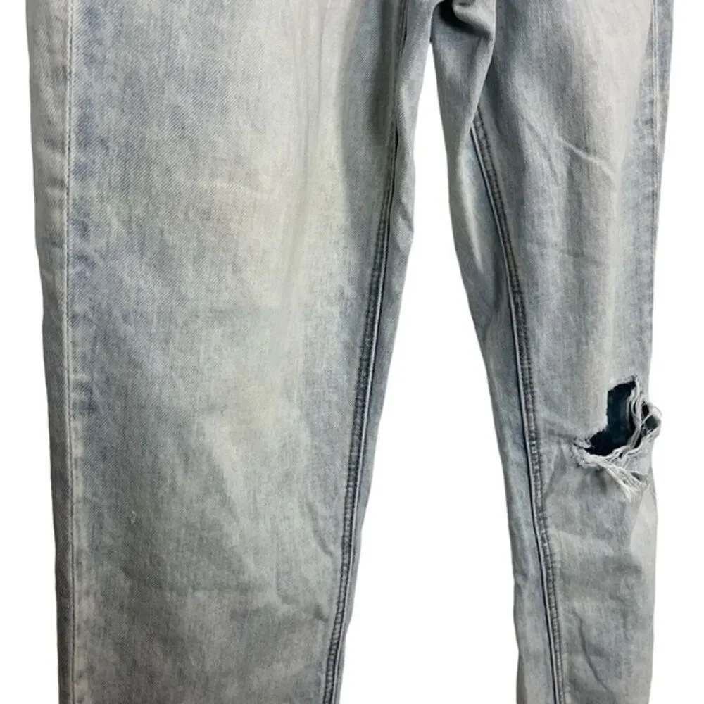 AMERICAN EAGLE MOM JEAN High Rise Distressed Light Blue Wash Raw Hem Jeans sz 4